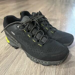 La Sportiva Spire GTX Hiking Shoes Black Neon Sneakers Men’s Sz 10.5